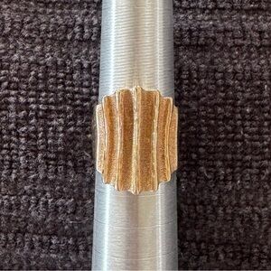 (SOLD) Vintage Solid 10k Gold Ribbed Ring Approximate Ring size 7 (5 grams)